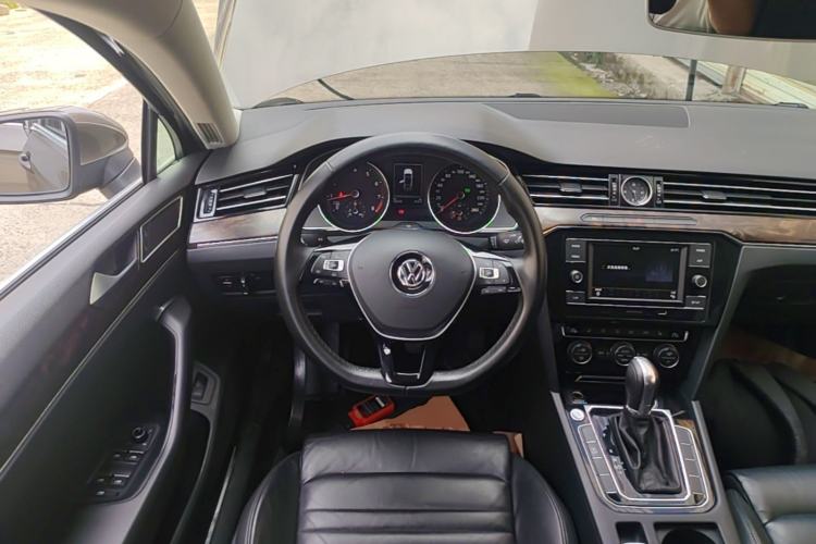 Used Volkswagen Magotan 2018 Facelift 330TSI DSG Luxury Model Steering Wheel