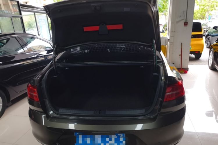 Used Volkswagen Magotan 2018 330TSI DSG Advanced Model Trunk