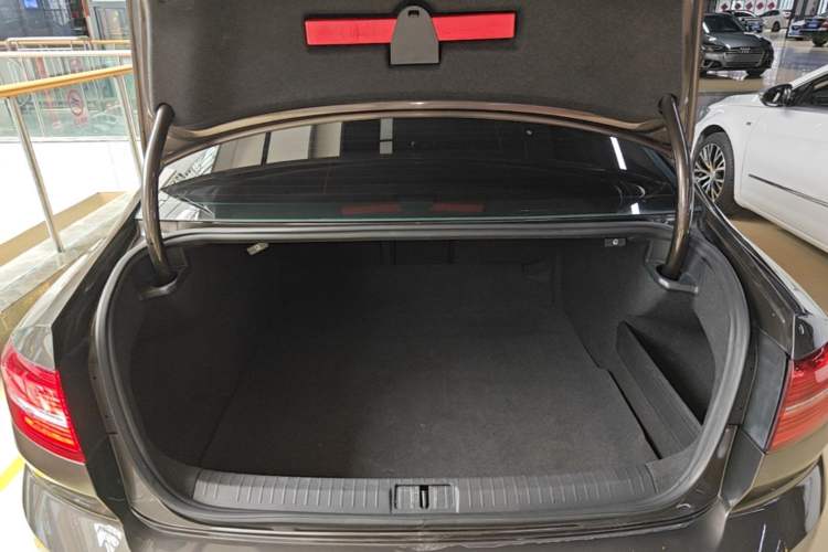 Used Volkswagen Magotan 2018 330TSI DSG Luxury Model Trunk