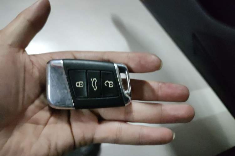 Used Volkswagen Magotan 2018 330TSI DSG Advanced Model Vehicle Key
