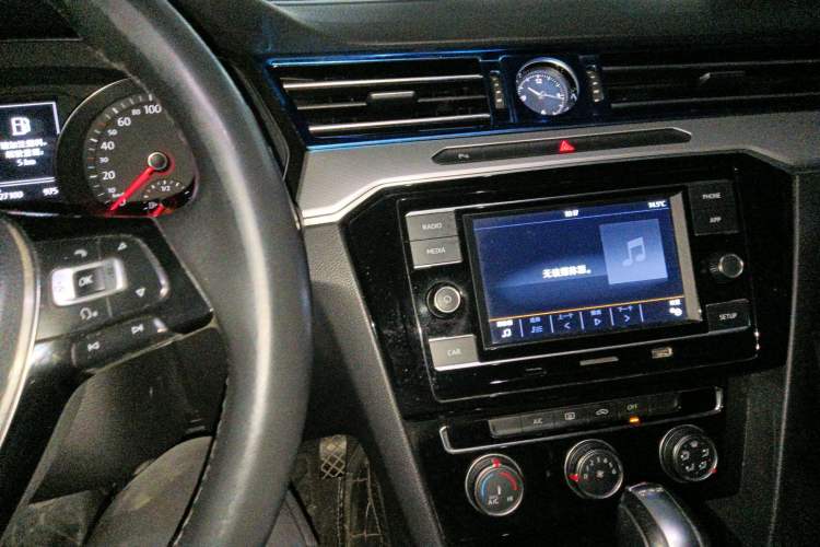 Used Volkswagen Magotan 2018 330TSI DSG Advanced Model Audio And AC Panel