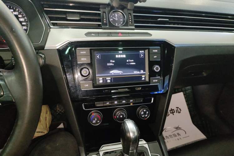 Used Volkswagen Magotan 2018 330TSI DSG Advanced Model Audio And AC Panel