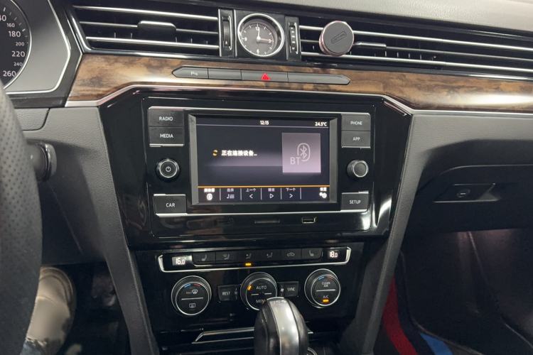 Used Volkswagen Magotan 2018 330TSI DSG Luxury Model Audio And AC Panel