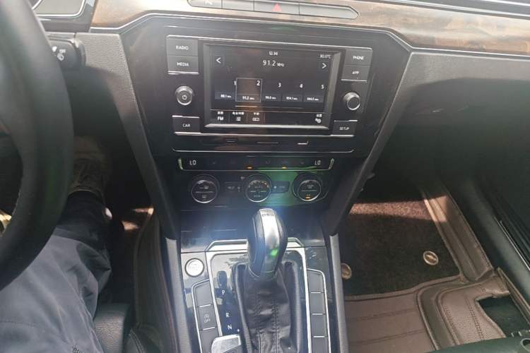 Used Volkswagen Magotan 2018 Facelift 330TSI DSG Luxury Model Audio And AC Panel
