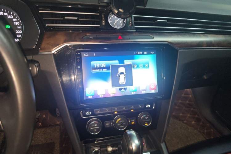Used Volkswagen Magotan 2018 330TSI DSG Luxury Model Audio And AC Panel