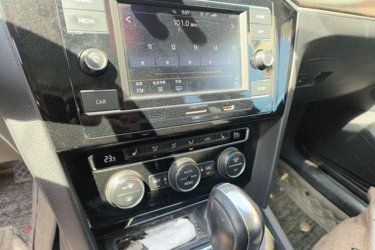 Used Volkswagen Magotan 2018 330TSI DSG Luxury Model Audio And AC Panel