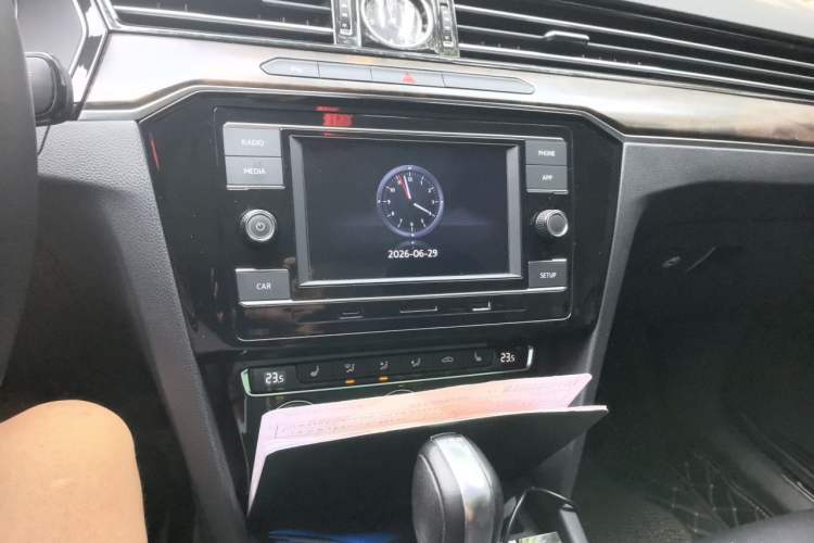 Used Volkswagen Magotan 2018 330TSI DSG Luxury Model Audio And AC Panel