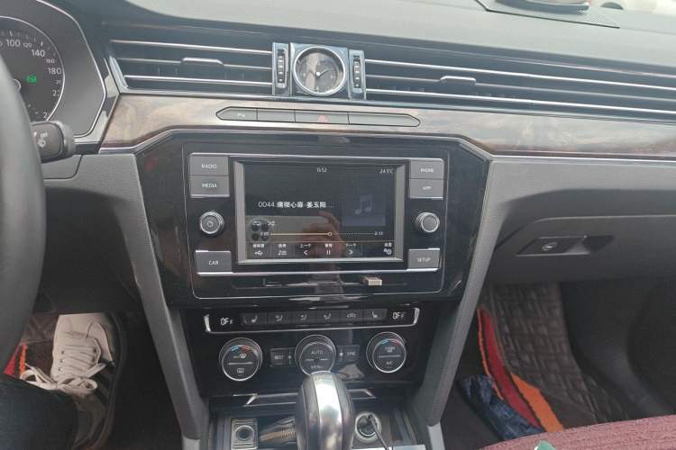 Used Volkswagen Magotan 2018 330TSI DSG Luxury Model Audio And AC Panel