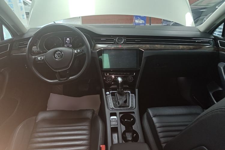 Used Volkswagen Magotan 2018 Facelift 330TSI DSG Luxury Model Center Console