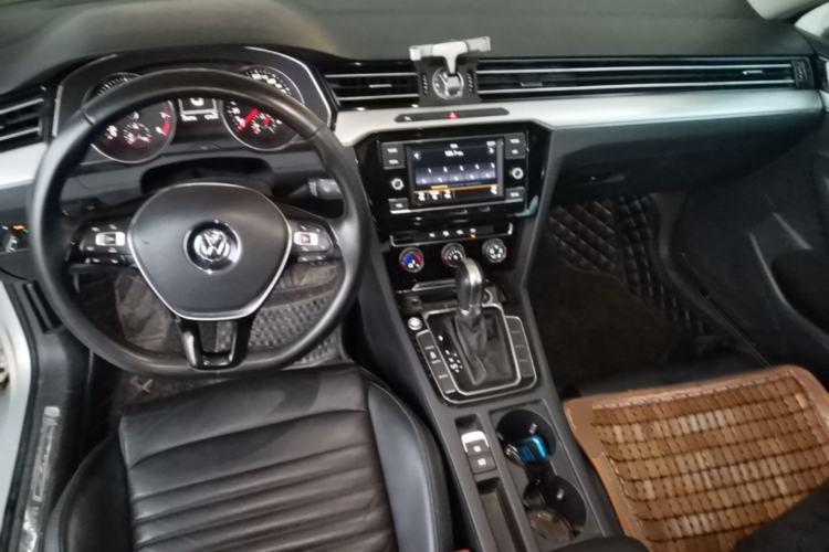 Used Volkswagen Magotan 2018 330TSI DSG Advanced Model Center Console