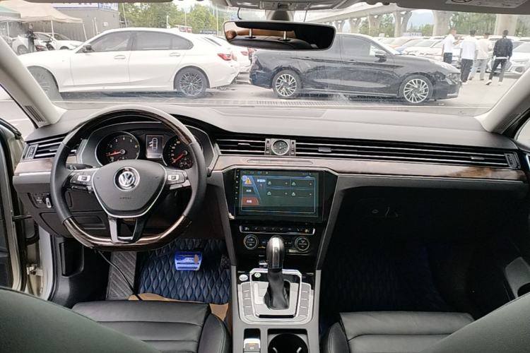 Used Volkswagen Magotan 2018 Facelift 330TSI DSG Luxury Model Center Console