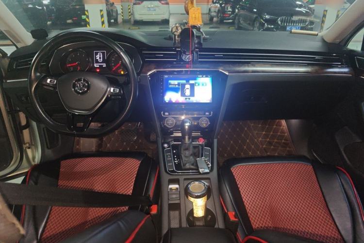 Used Volkswagen Magotan 2018 330TSI DSG Luxury Model Center Console