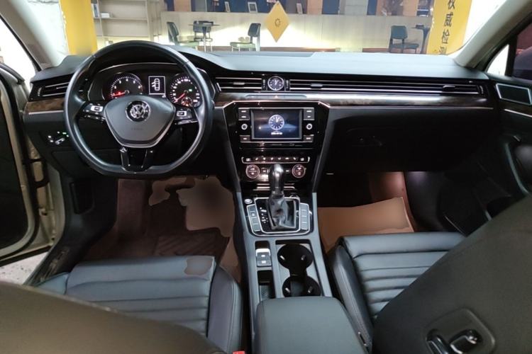 Used Volkswagen Magotan 2018 Facelift 330TSI DSG Luxury Model Center Console