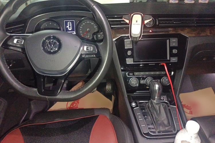 Used Volkswagen Magotan 2018 330TSI DSG Luxury Model Center Console