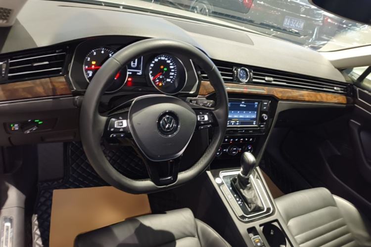 Used Volkswagen Magotan 2018 Facelift 330TSI DSG Luxury Model Center Console