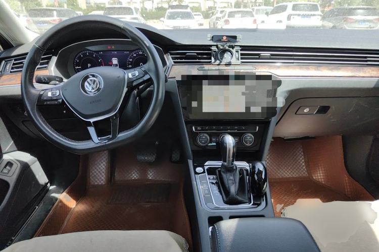 Used Volkswagen Magotan 2018 330TSI DSG Luxury Model Center Console