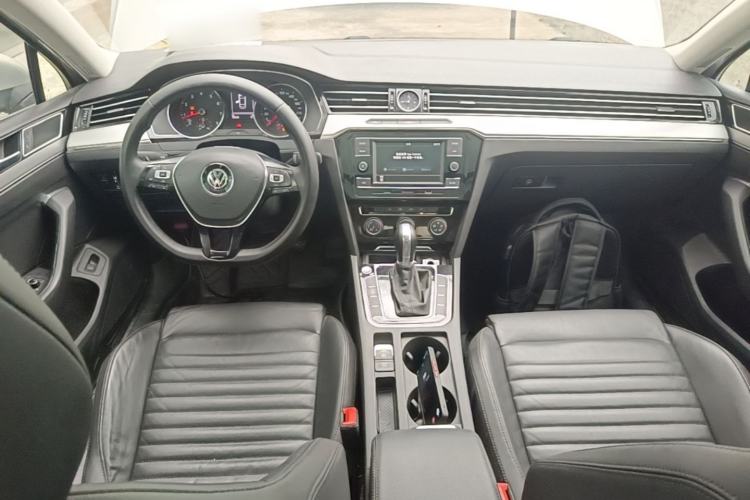 Used Volkswagen Magotan 2018 330TSI DSG Advanced Model Center Console