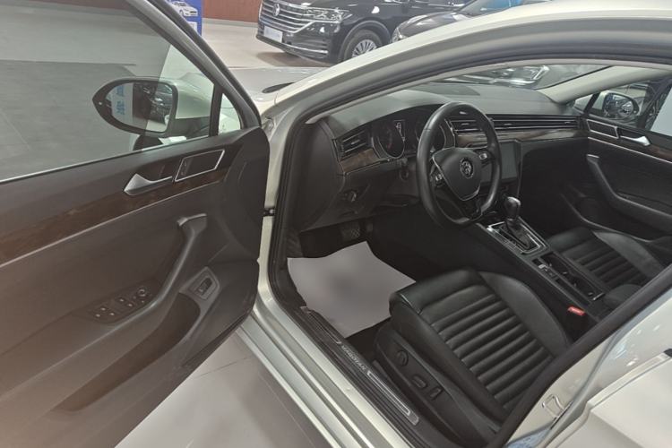 Used Volkswagen Magotan 2018 Facelift 330TSI DSG Luxury Model Driver Seat