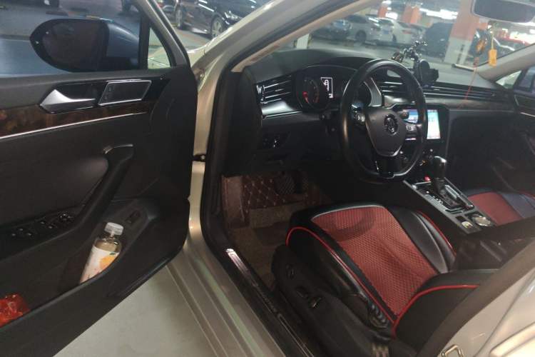 Used Volkswagen Magotan 2018 330TSI DSG Luxury Model Driver Seat