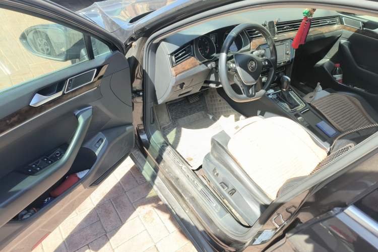 Used Volkswagen Magotan 2018 330TSI DSG Luxury Model Driver Seat