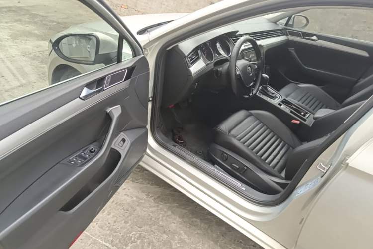 Used Volkswagen Magotan 2018 330TSI DSG Advanced Model Driver Seat
