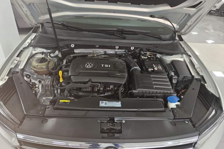Used Volkswagen Magotan 2018 Facelift 330TSI DSG Luxury Model Engine Bay