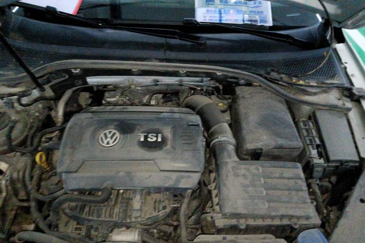 Used Volkswagen Magotan 2018 330TSI DSG Advanced Model Engine Bay