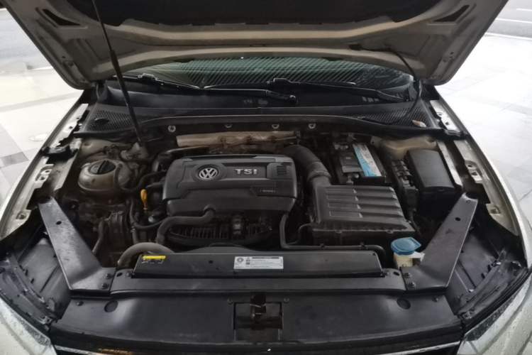 Used Volkswagen Magotan 2018 330TSI DSG Advanced Model Engine Bay