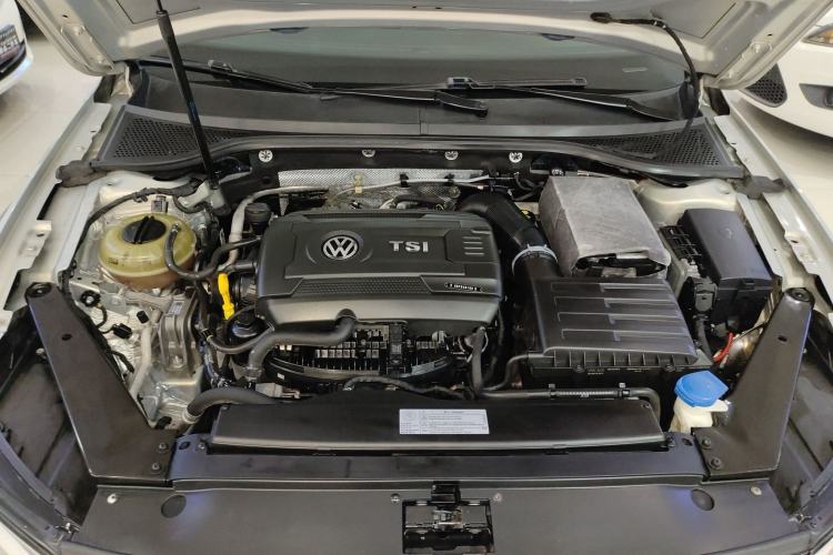 Used Volkswagen Magotan 2018 330TSI DSG Advanced Model Engine Bay