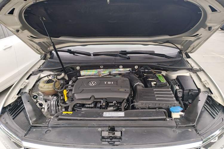 Used Volkswagen Magotan 2018 Facelift 330TSI DSG Luxury Model Engine Bay