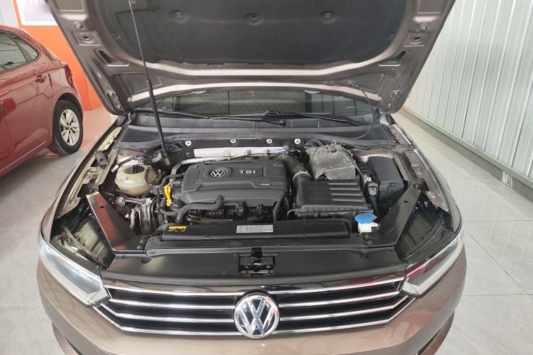 Used Volkswagen Magotan 2018 330TSI DSG Advanced Model Engine Bay