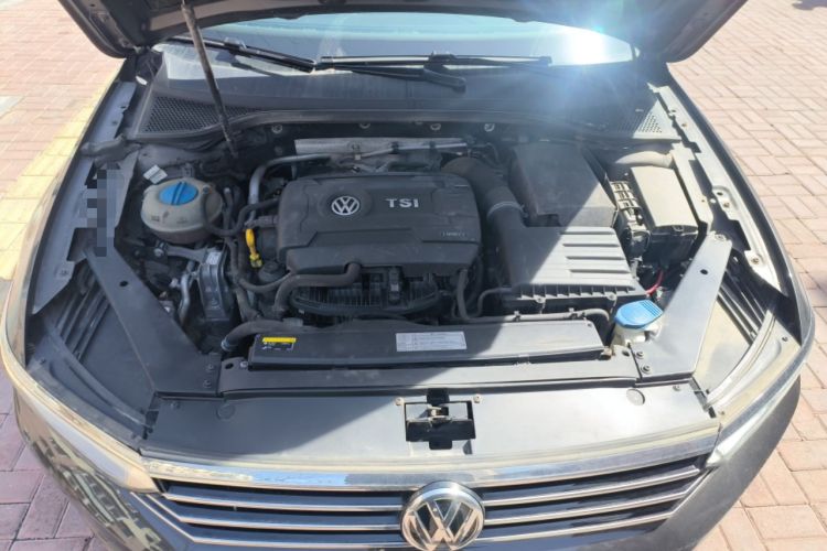 Used Volkswagen Magotan 2018 330TSI DSG Luxury Model Engine Bay