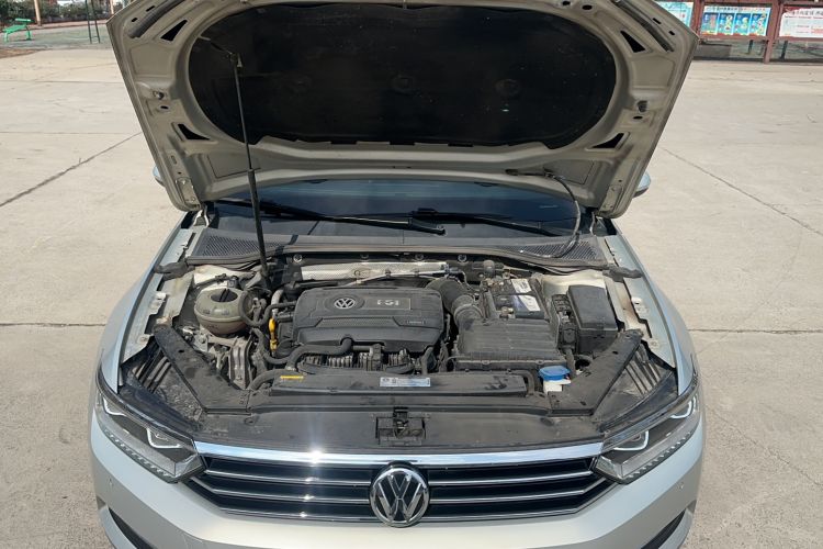 Used Volkswagen Magotan 2018 Facelift 330TSI DSG Luxury Model Engine Bay
