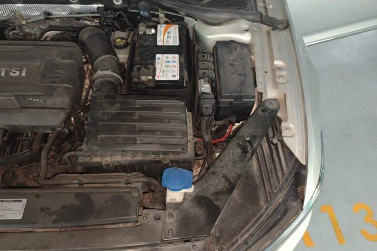 Used Volkswagen Magotan 2018 330TSI DSG Luxury Model Engine Bay Left