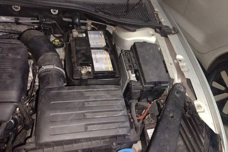 Used Volkswagen Magotan 2018 330TSI DSG Luxury Model Engine Bay Left