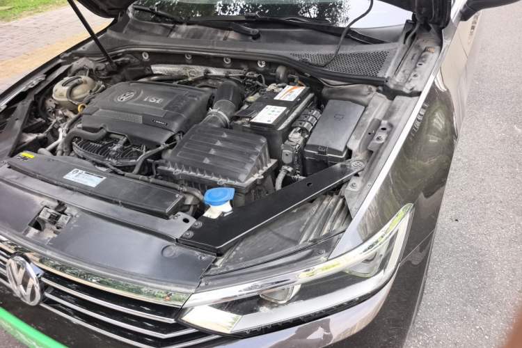 Used Volkswagen Magotan 2018 330TSI DSG Luxury Model Engine Bay Left