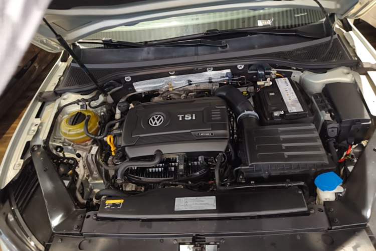 Used Volkswagen Magotan 2018 Facelift 330TSI DSG Luxury Model Engine Bay