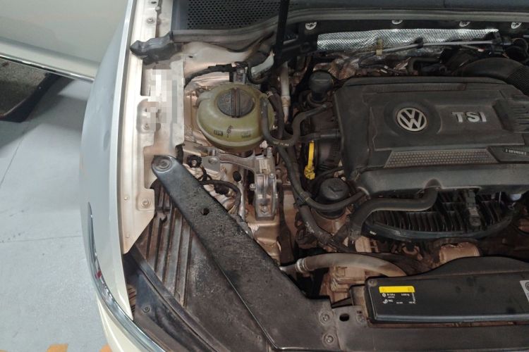 Used Volkswagen Magotan 2018 330TSI DSG Luxury Model Engine Bay Right
