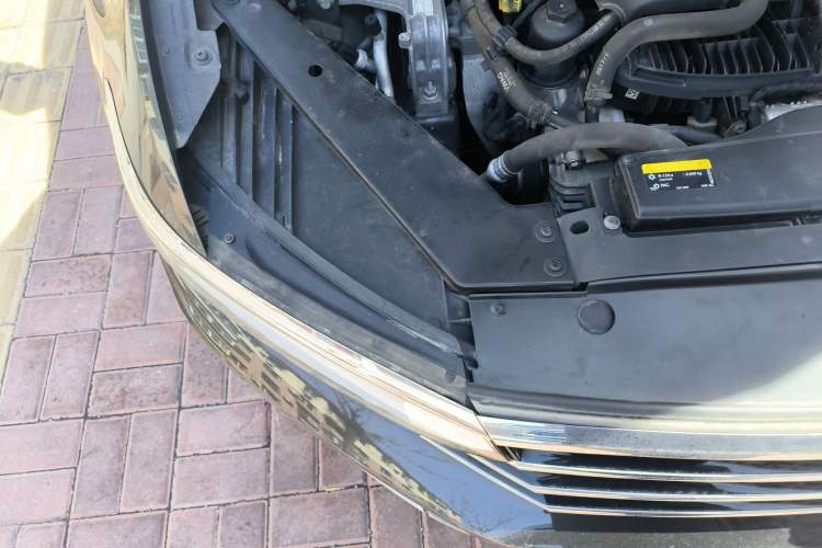 Used Volkswagen Magotan 2018 330TSI DSG Luxury Model Engine Bay Right