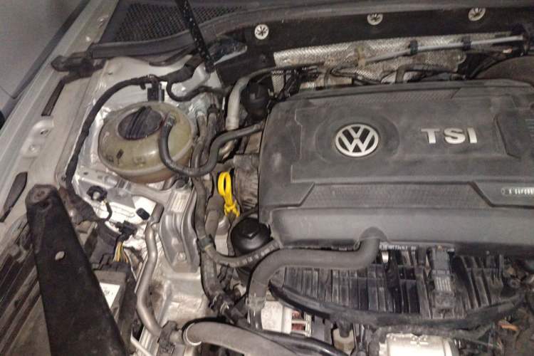 Used Volkswagen Magotan 2018 330TSI DSG Luxury Model Engine Bay Right