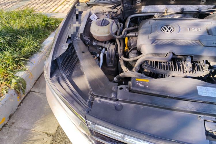 Used Volkswagen Magotan 2018 330TSI DSG Luxury Model Engine Bay Right