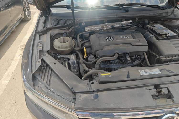 Used Volkswagen Magotan 2018 330TSI DSG Luxury Model Engine Bay Right