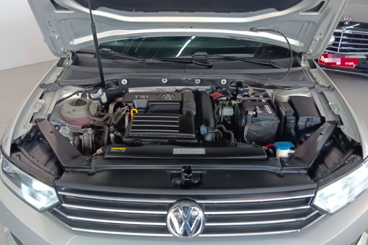 Used Volkswagen Magotan 2018 280TSI DSG Comfort Model Engine Bay