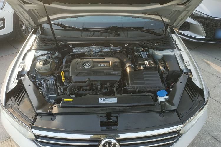 Used Volkswagen Magotan 2018 Facelift 330TSI DSG Luxury Model Engine Bay
