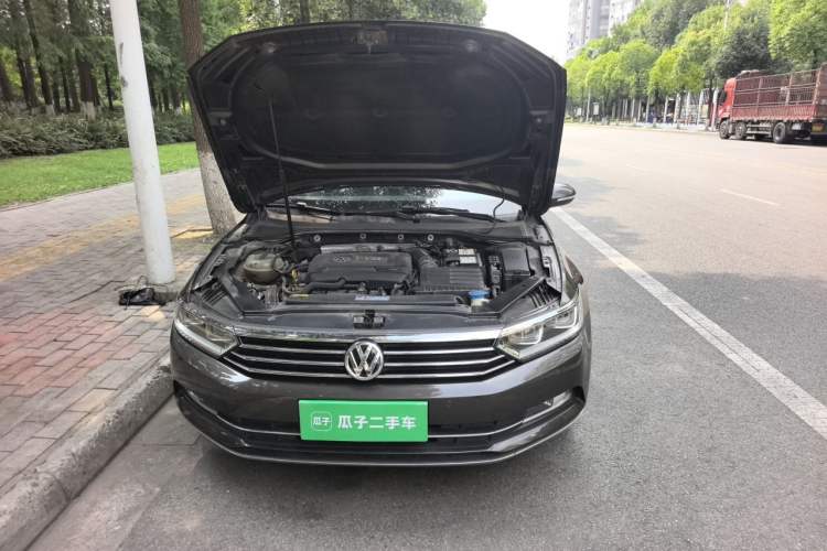 Used Volkswagen Magotan 2018 330TSI DSG Luxury Model Engine Bay