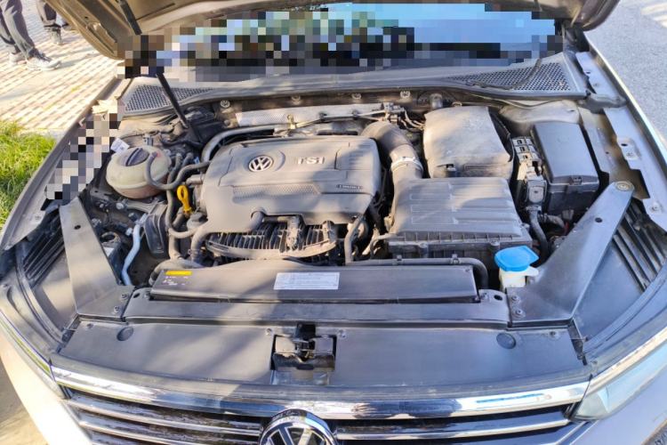 Used Volkswagen Magotan 2018 330TSI DSG Luxury Model Engine Bay