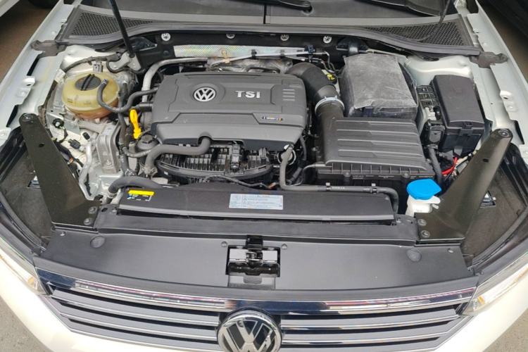 Used Volkswagen Magotan 2018 330TSI DSG Luxury Model Engine Bay