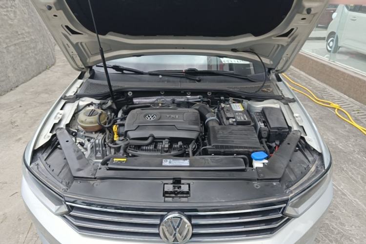 Used Volkswagen Magotan 2018 330TSI DSG Advanced Model Engine Bay