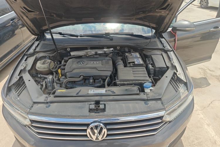 Used Volkswagen Magotan 2018 330TSI DSG Luxury Model Engine Bay