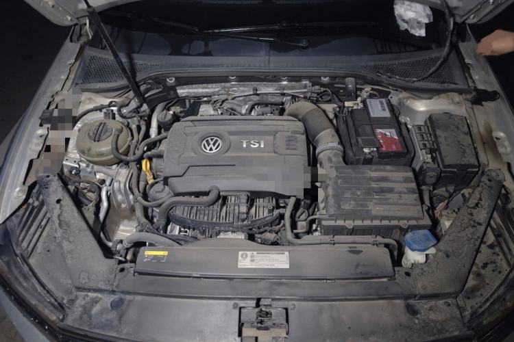 Used Volkswagen Magotan 2018 Facelift 330TSI DSG Luxury Model Engine Bay